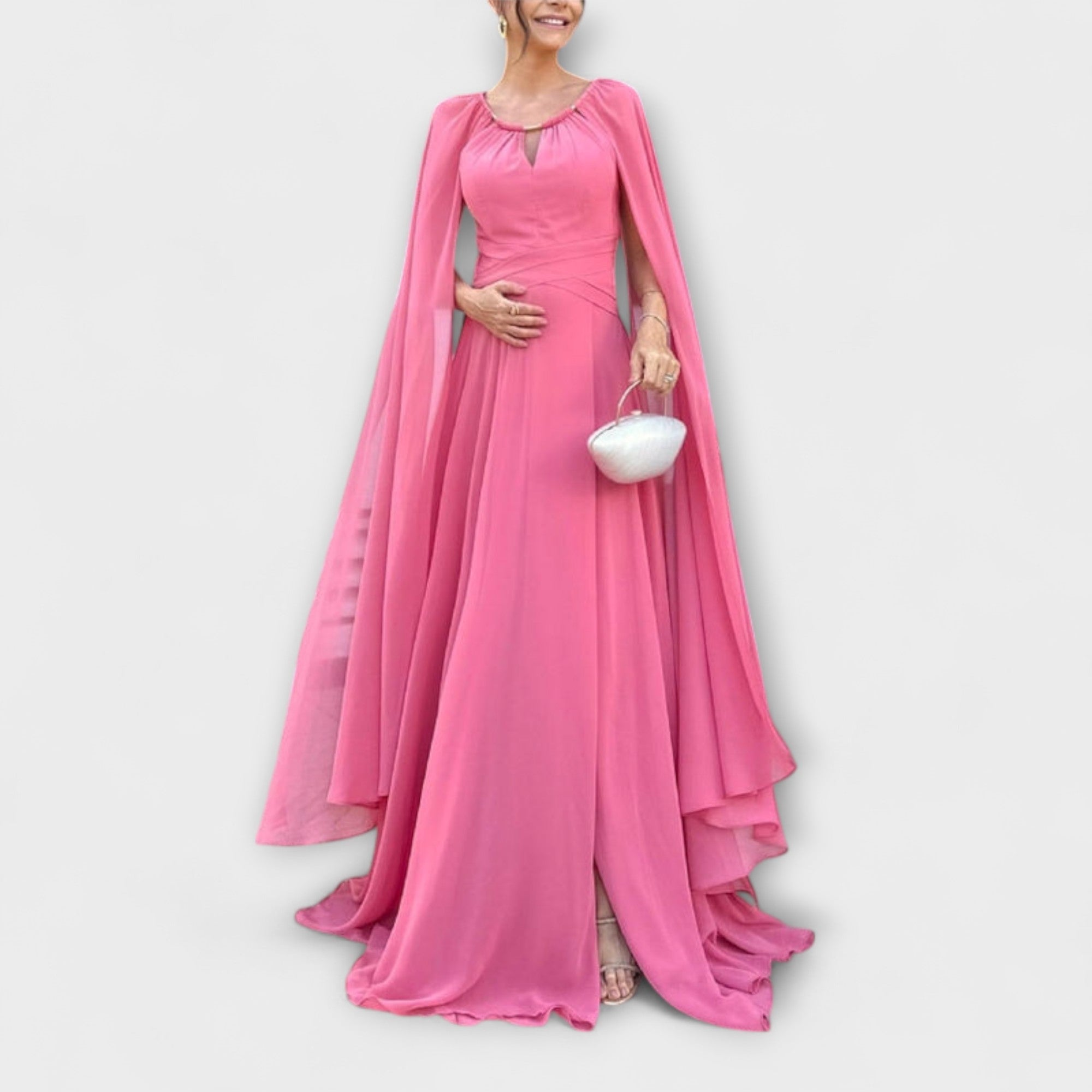 Mabel - Elegant Maxi Kjole med Kapærmer og Høj Slids