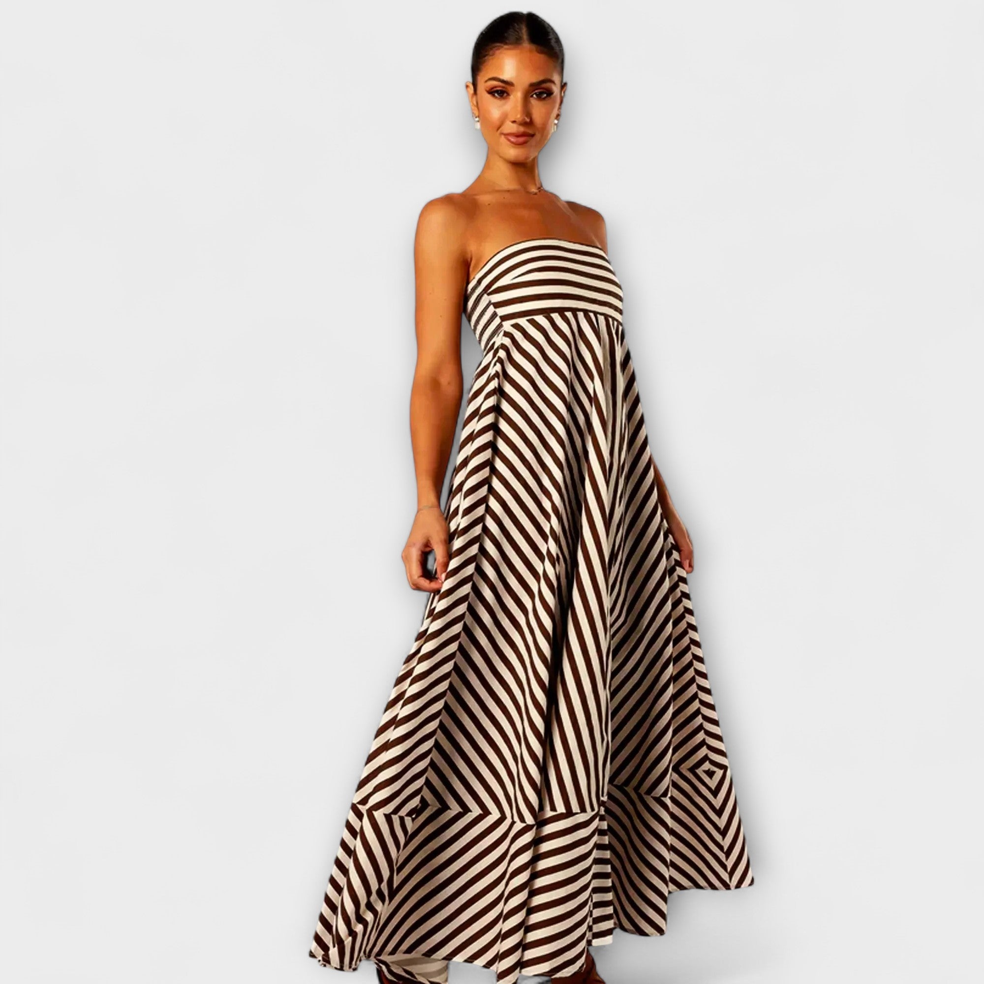 Nocturnal Charm Ruffle Maxi Kjole