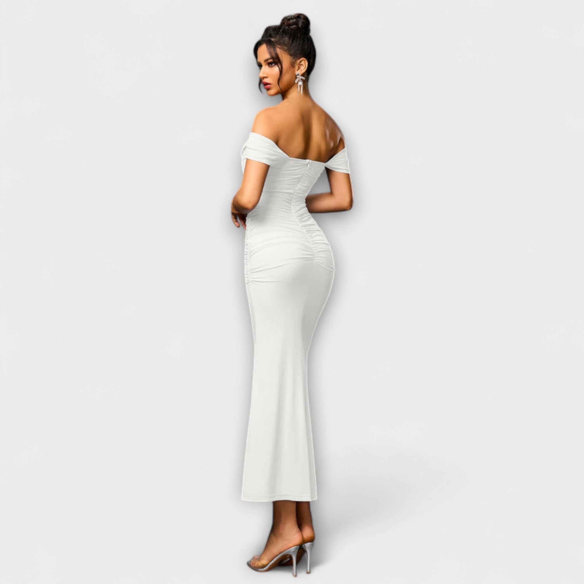 Ione - Off-Shoulder Ruching Bodycon Kjole