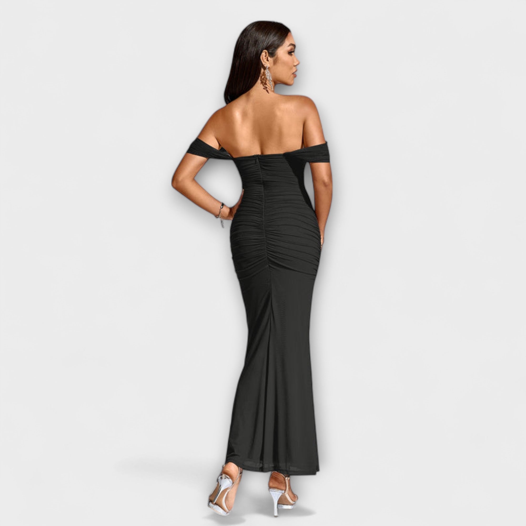 Ione - Off-Shoulder Ruching Bodycon Kjole