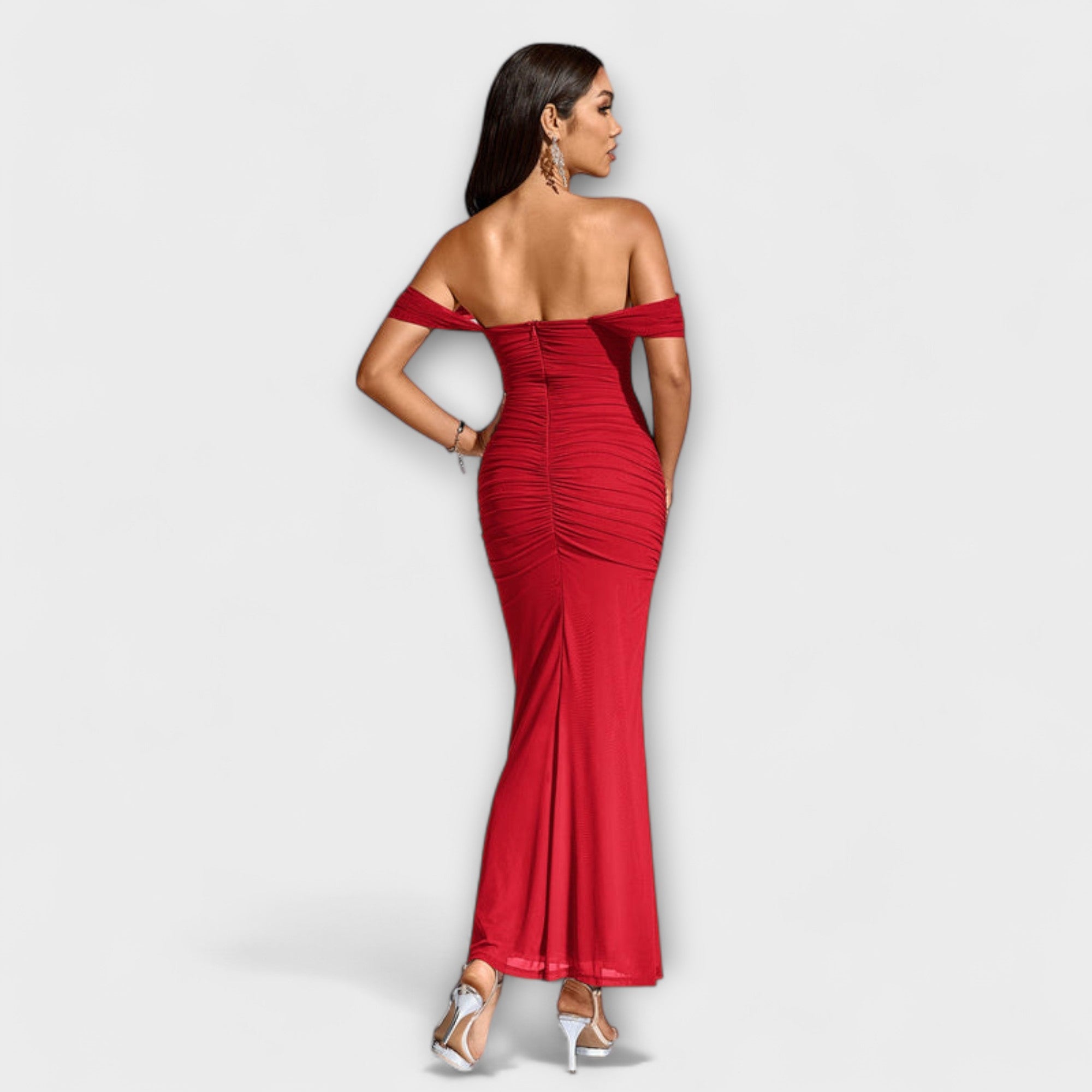 Ione - Off-Shoulder Ruching Bodycon Kjole