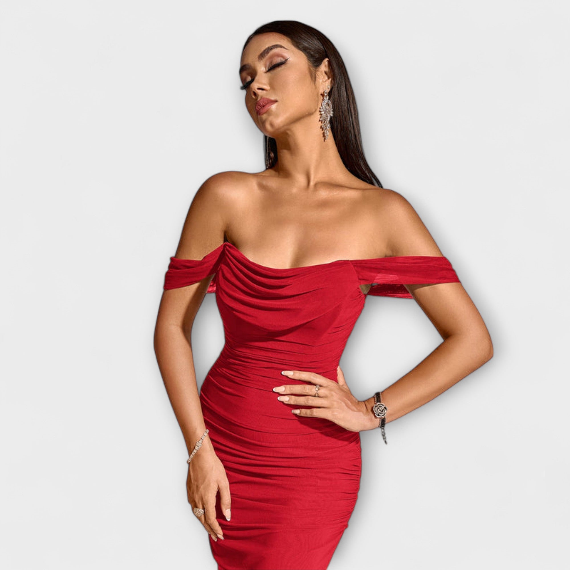Ione - Off-Shoulder Ruching Bodycon Kjole