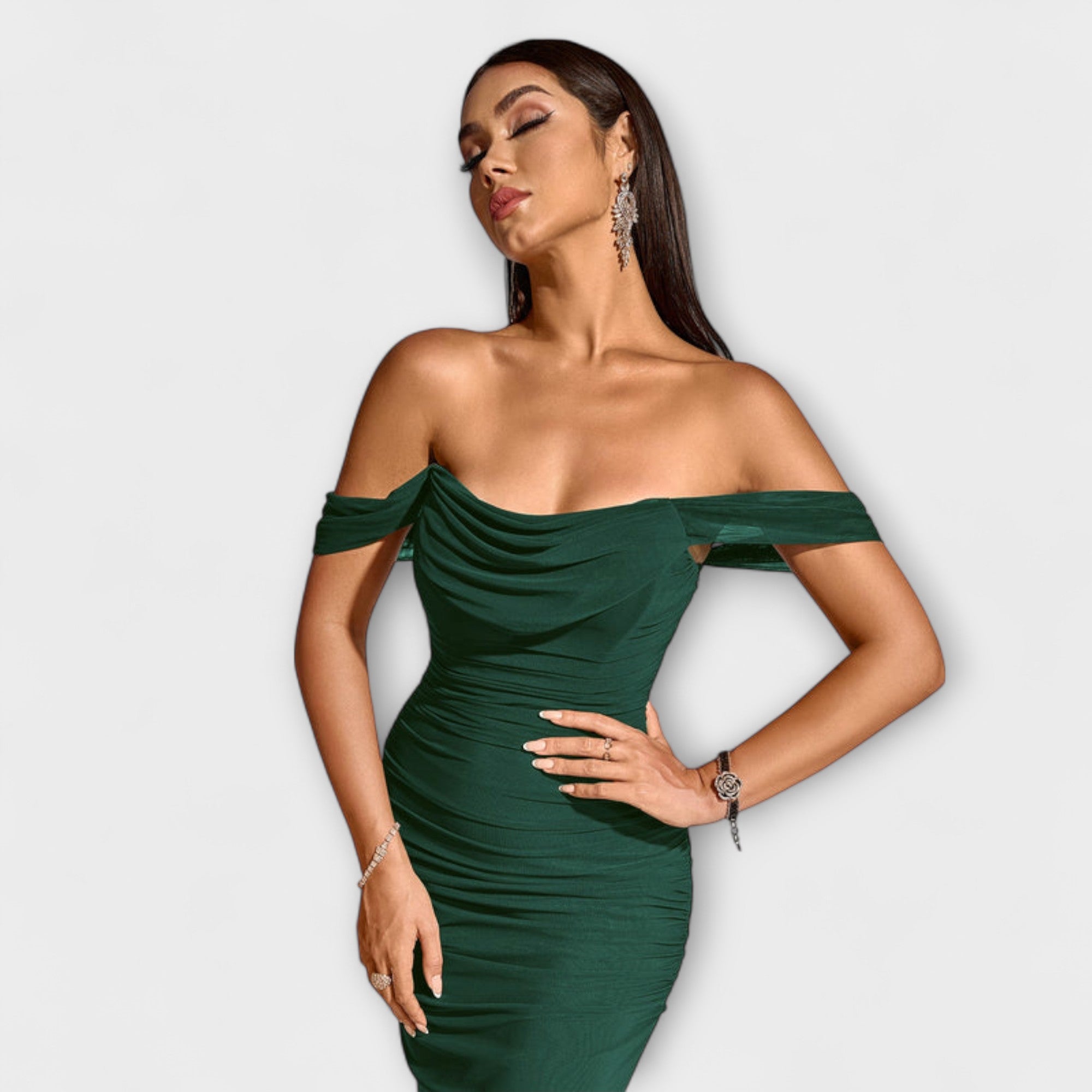 Ione - Off-Shoulder Ruching Bodycon Kjole