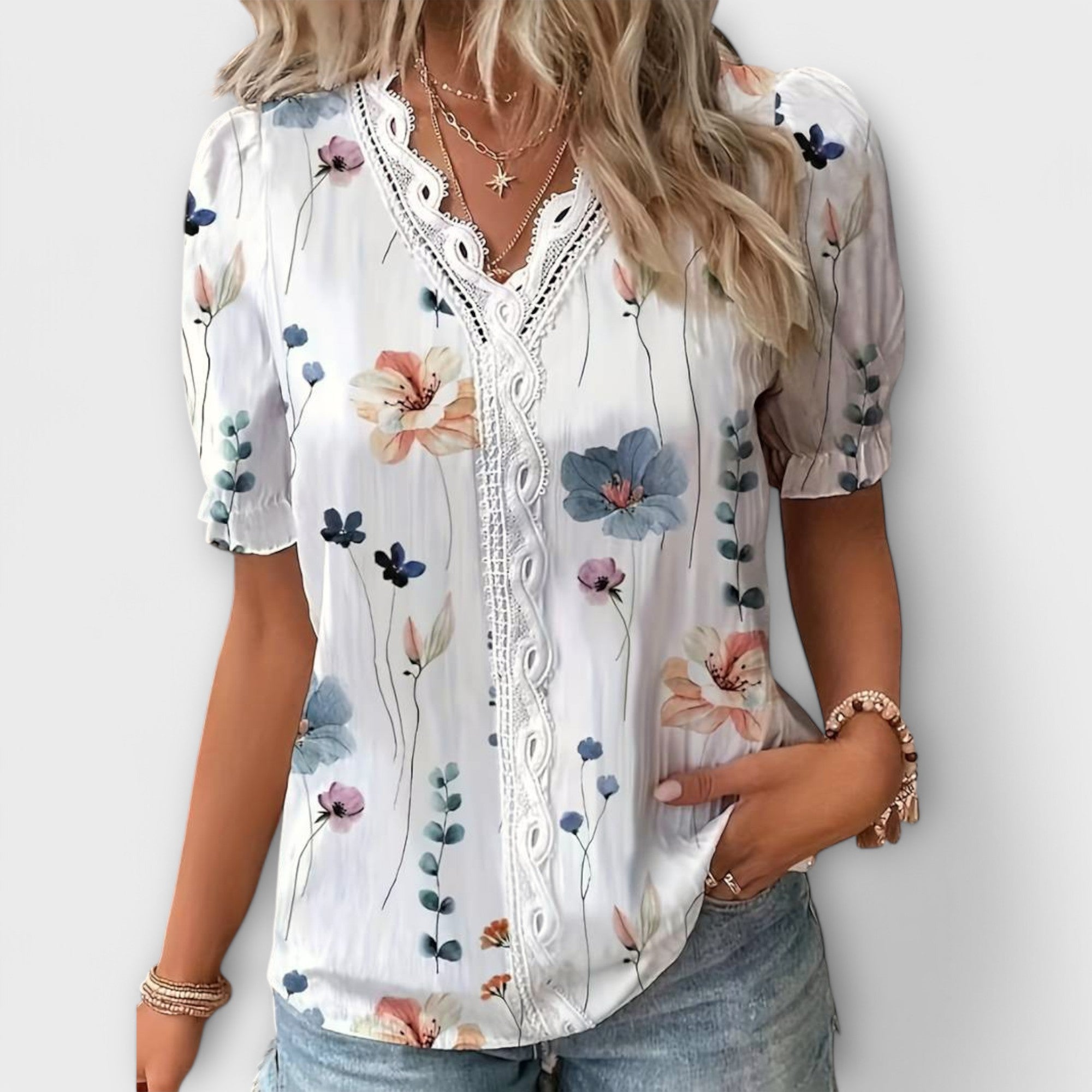 Emily - Fashionabel Bluse med V-udskæring