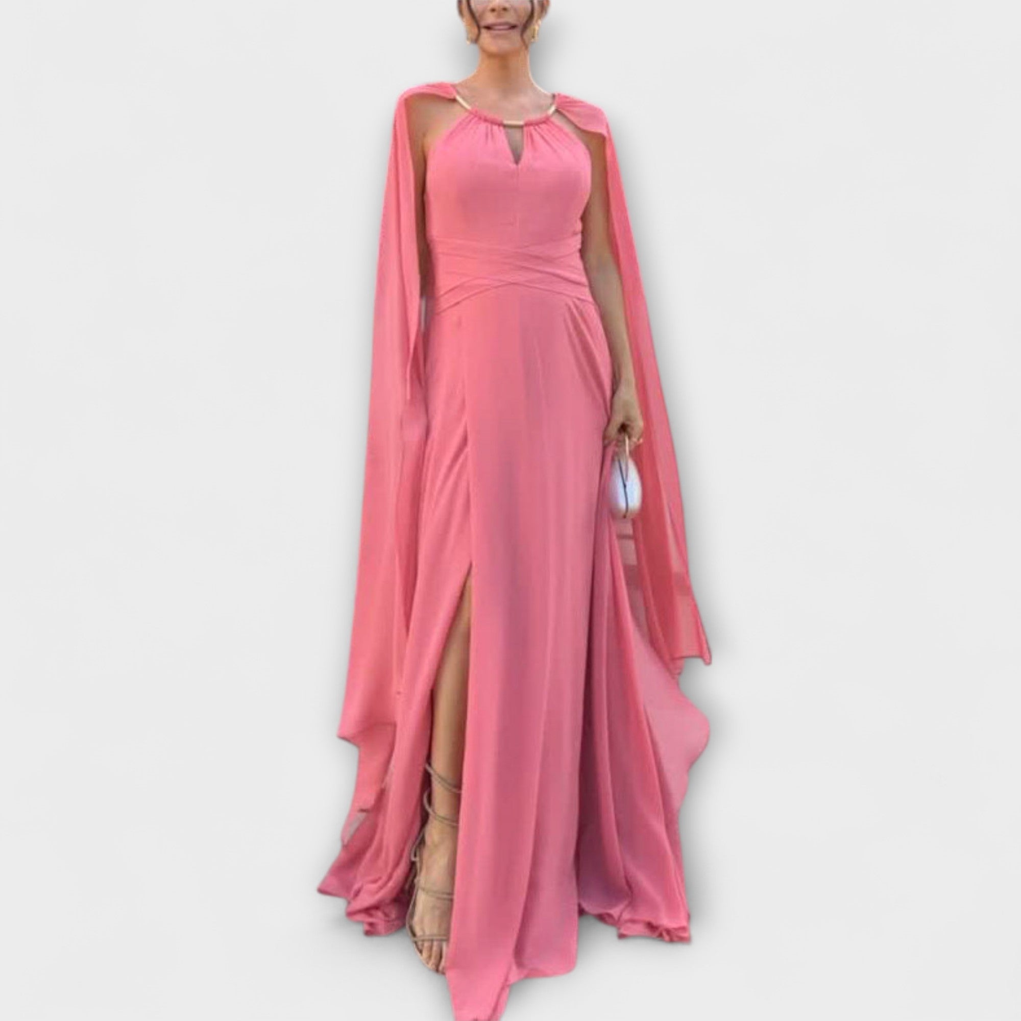 Mabel - Elegant Maxi Kjole med Kapærmer og Høj Slids
