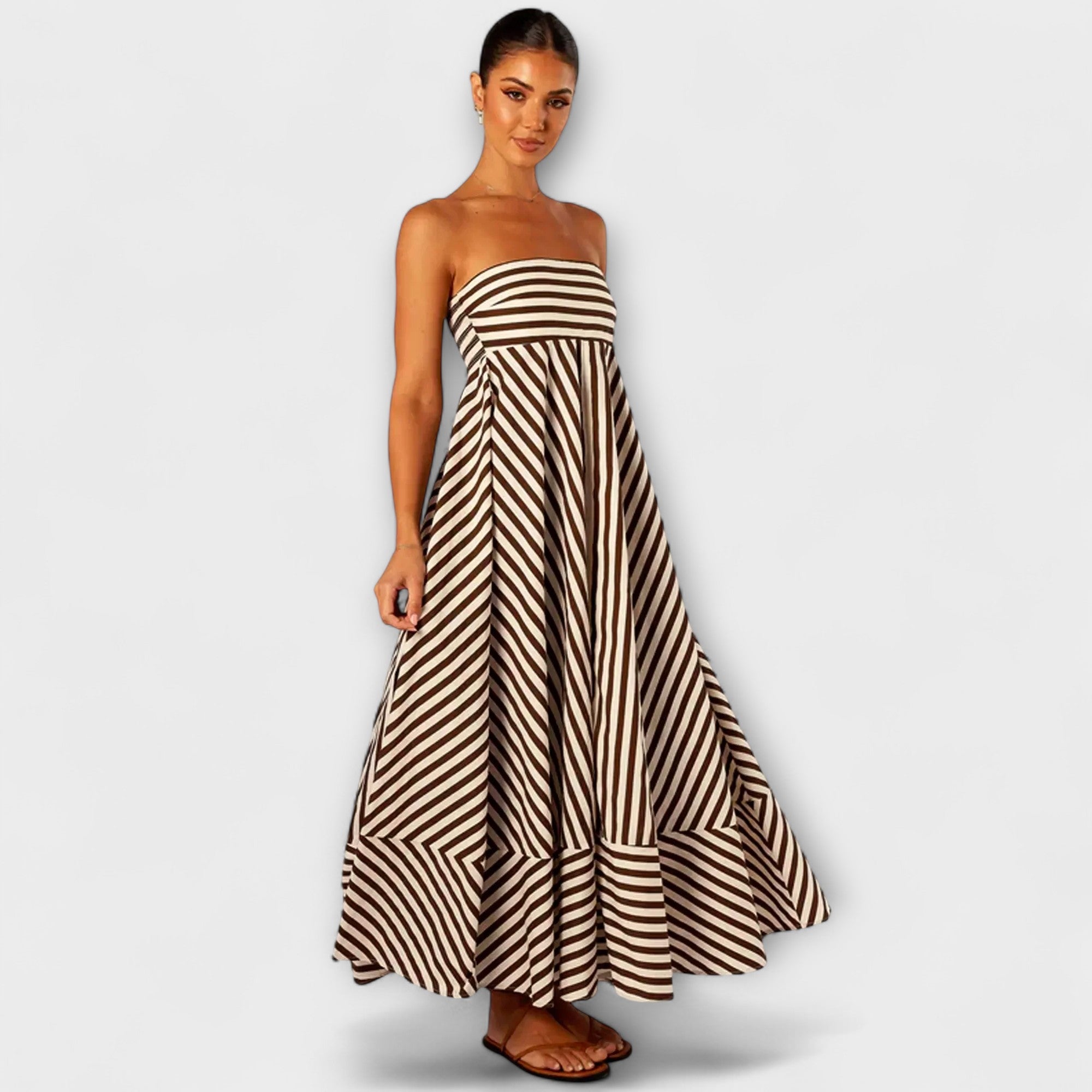 Nocturnal Charm Ruffle Maxi Kjole