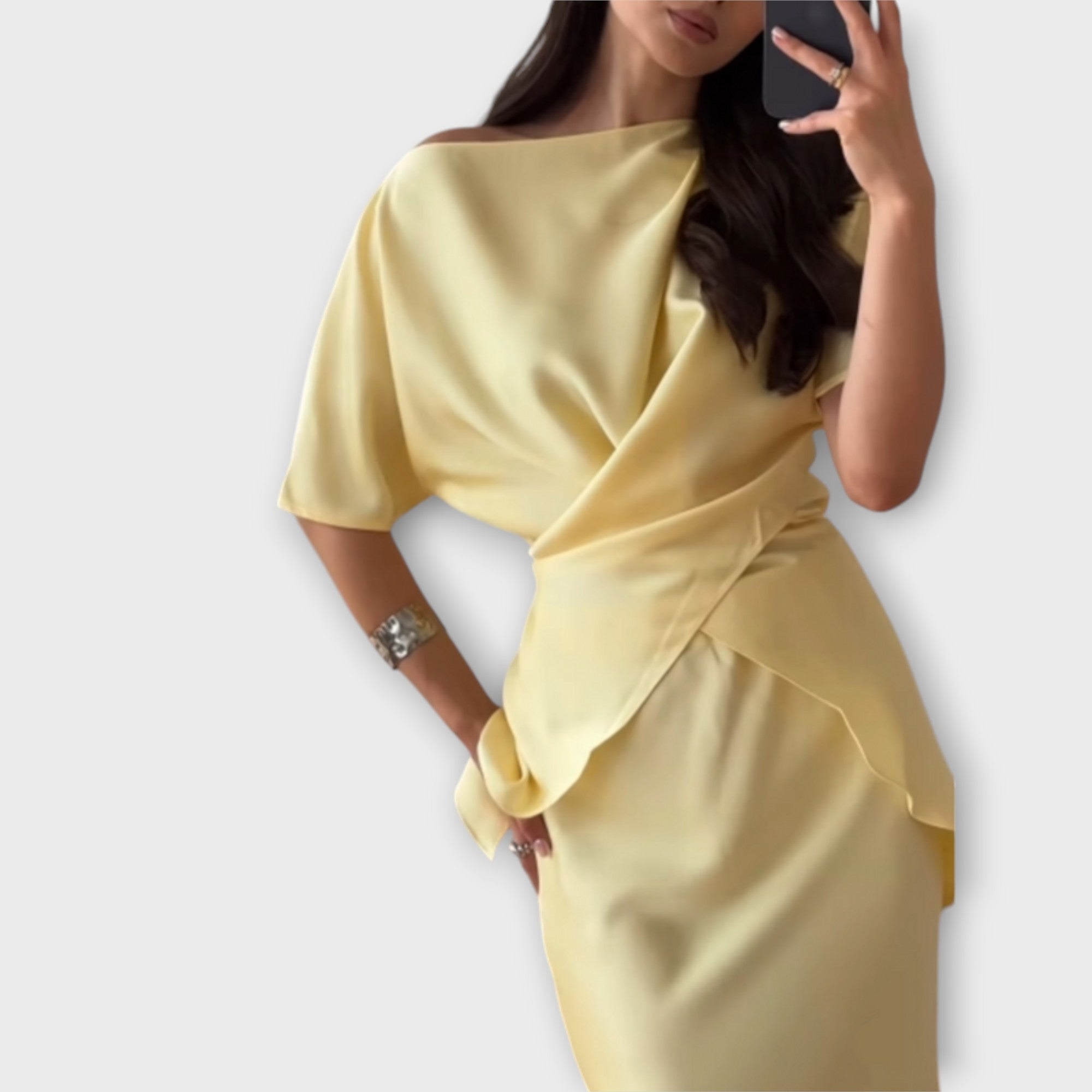 Finja - Off-Shoulder Top med Knude Front og Nederdel Ensemble