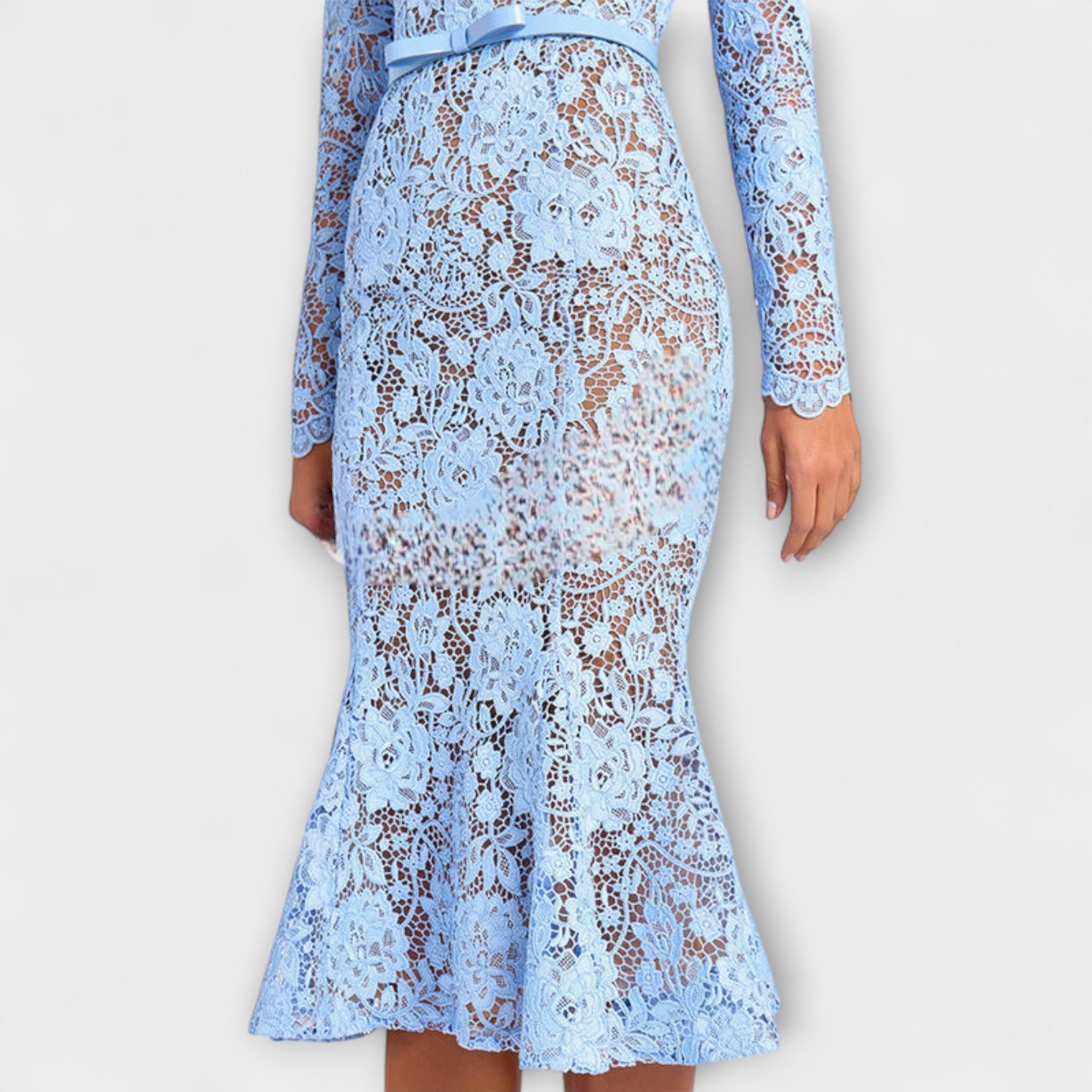 Freya - Elegant Midi Kjole lavet af Blomsterlacet
