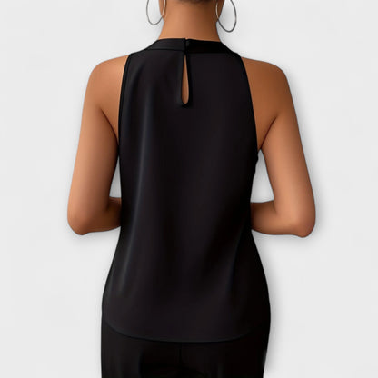 Skye - Chic Satin Bluse med Off-Shoulder Design