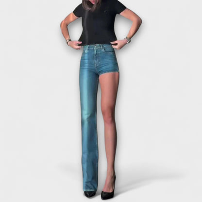 Astra - Trendy Asymmetrisk Denim Shorts med Én Skulderrem