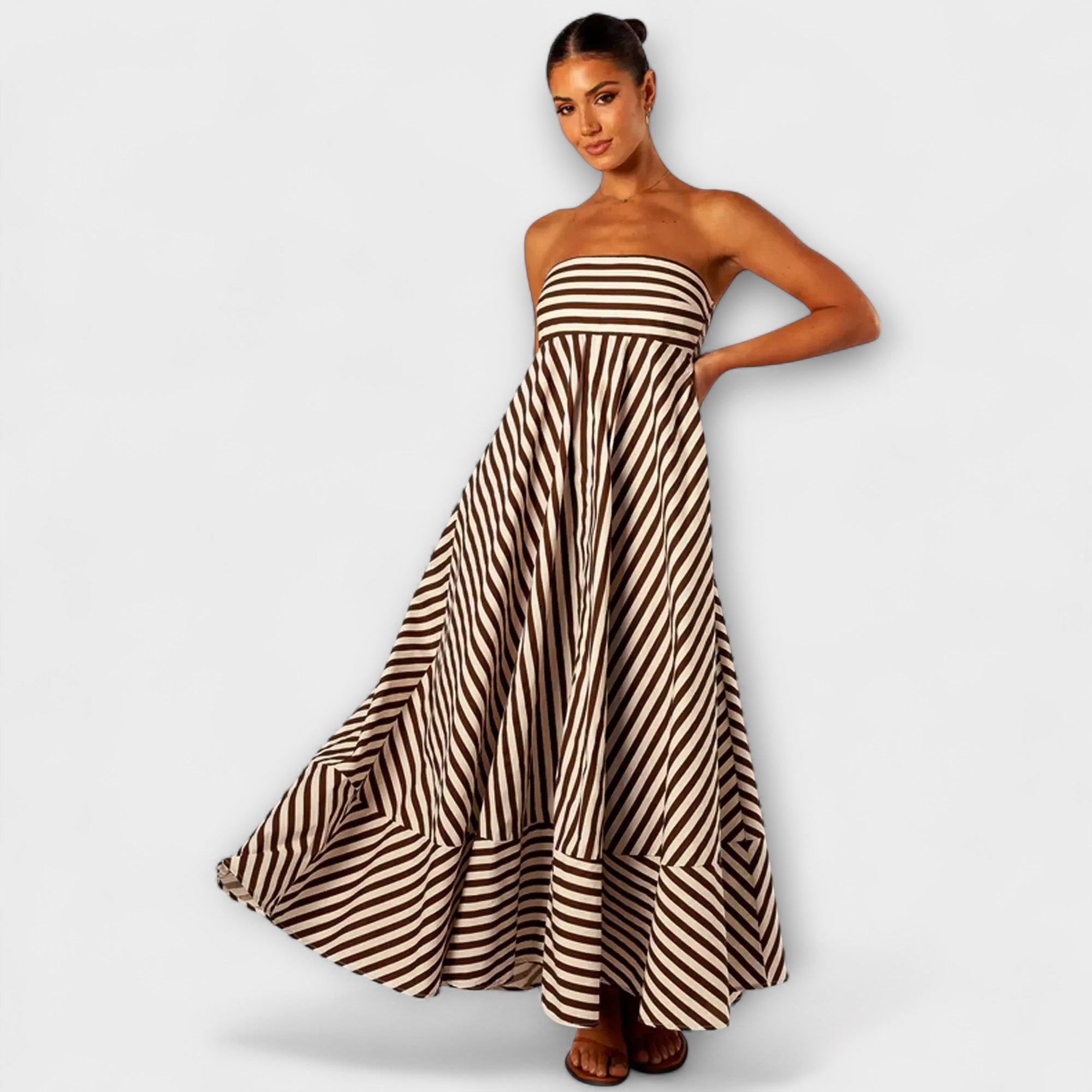 Nocturnal Charm Ruffle Maxi Kjole