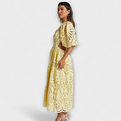 Elegant Kjole med Delikate Detaljer