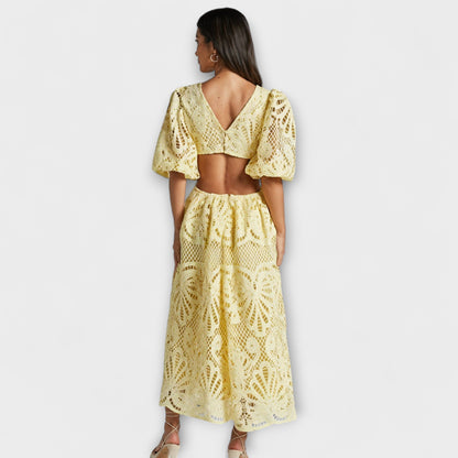 Elegant Kjole med Delikate Detaljer