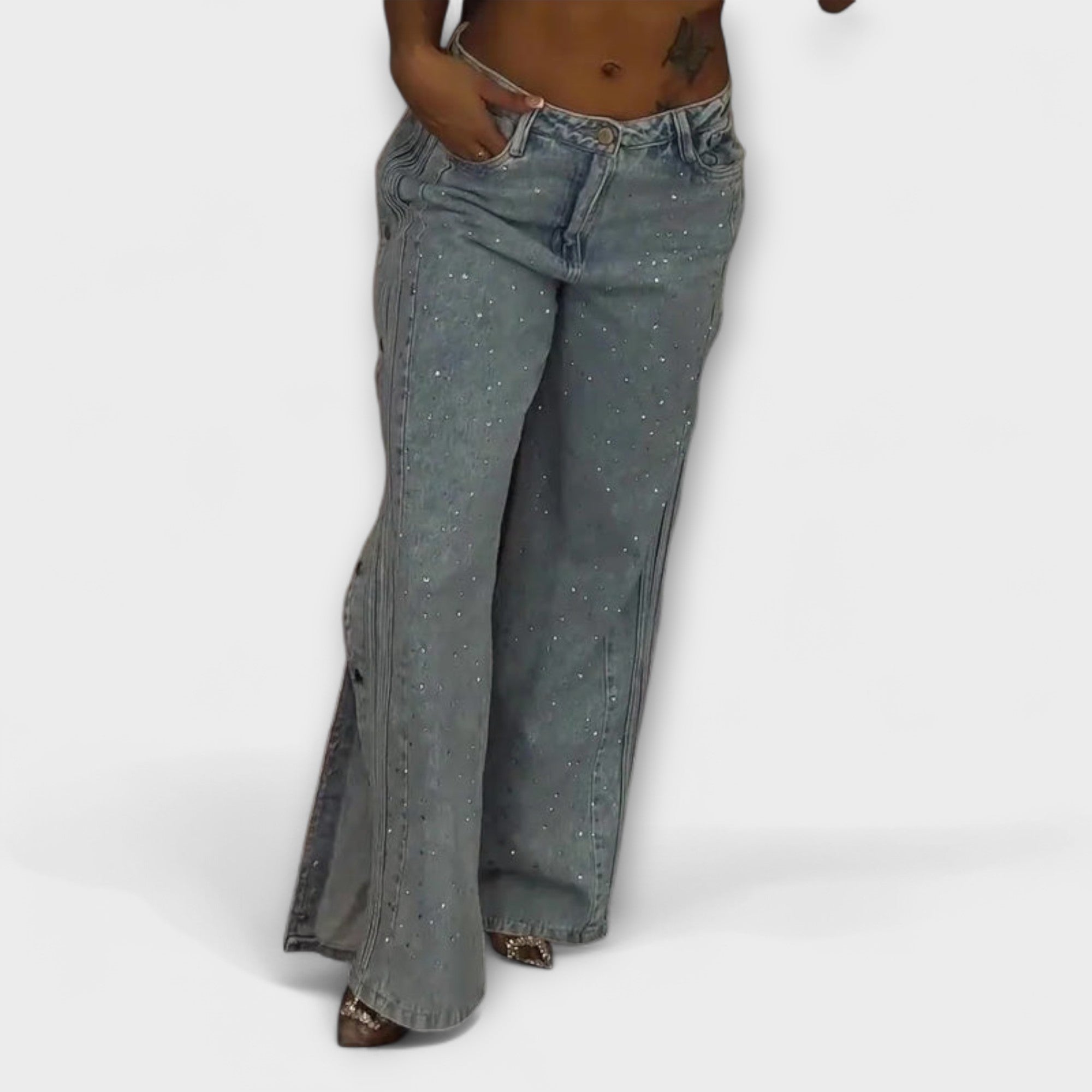 Nola - Højtaljede Jeans Pyntet med Rhinsten og Sideknapper