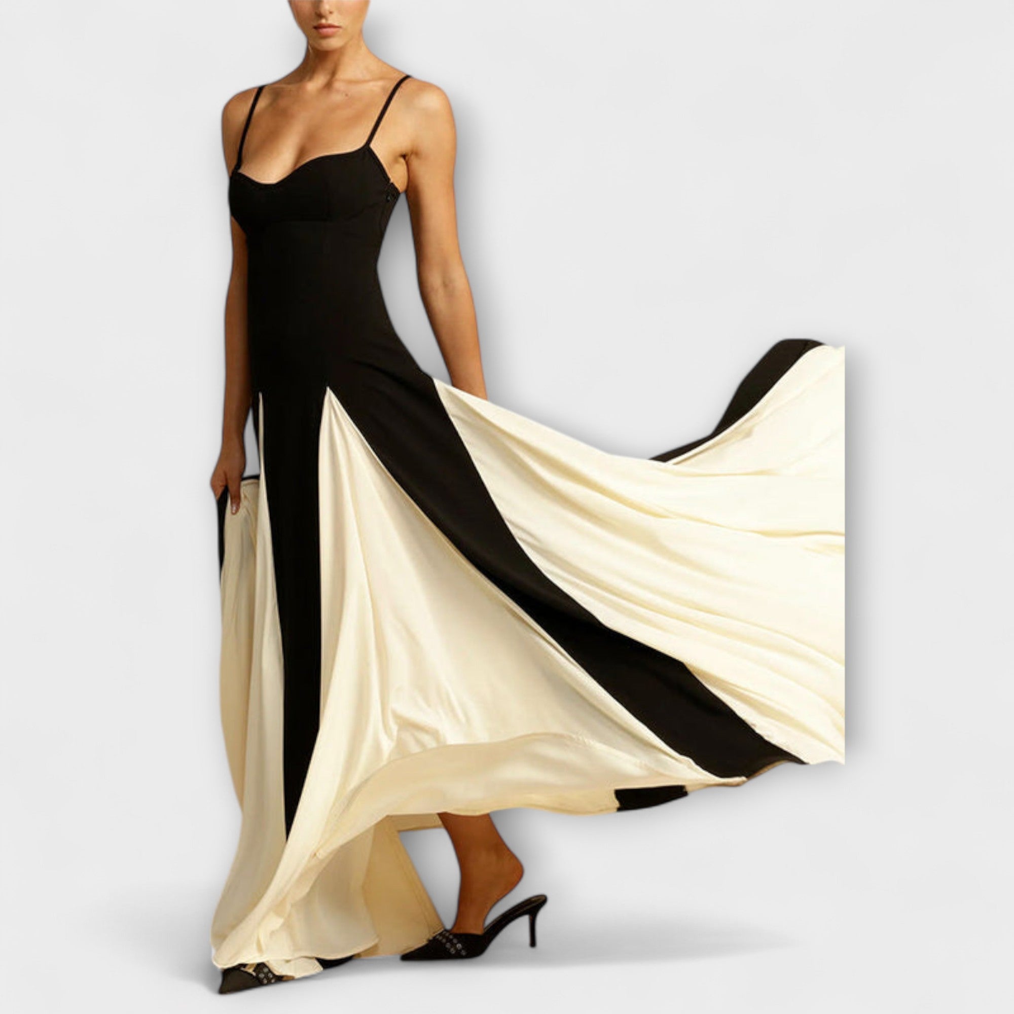Ember - Klassisk Elegance A-Linje Maxi Kjole med Tulle Paneler