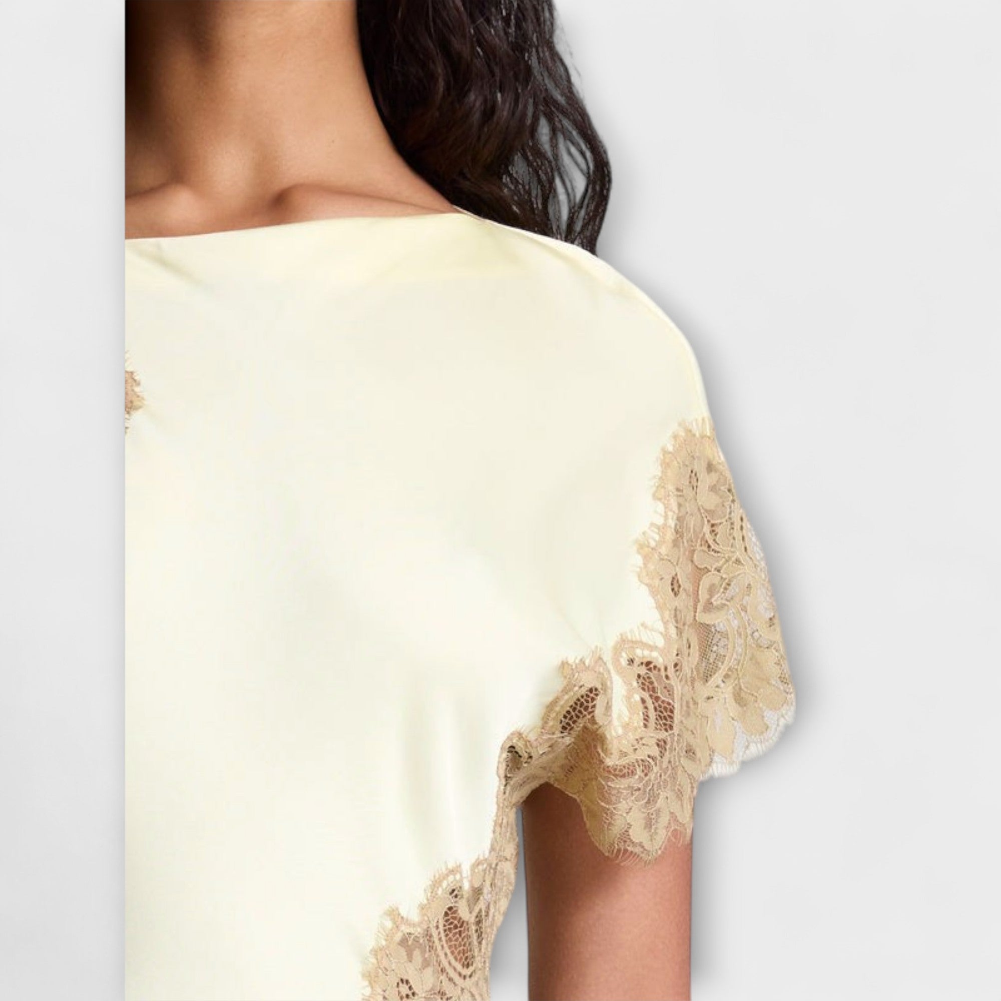 Margaret - Maxi Kjole med Satin og Blonde Detaljer