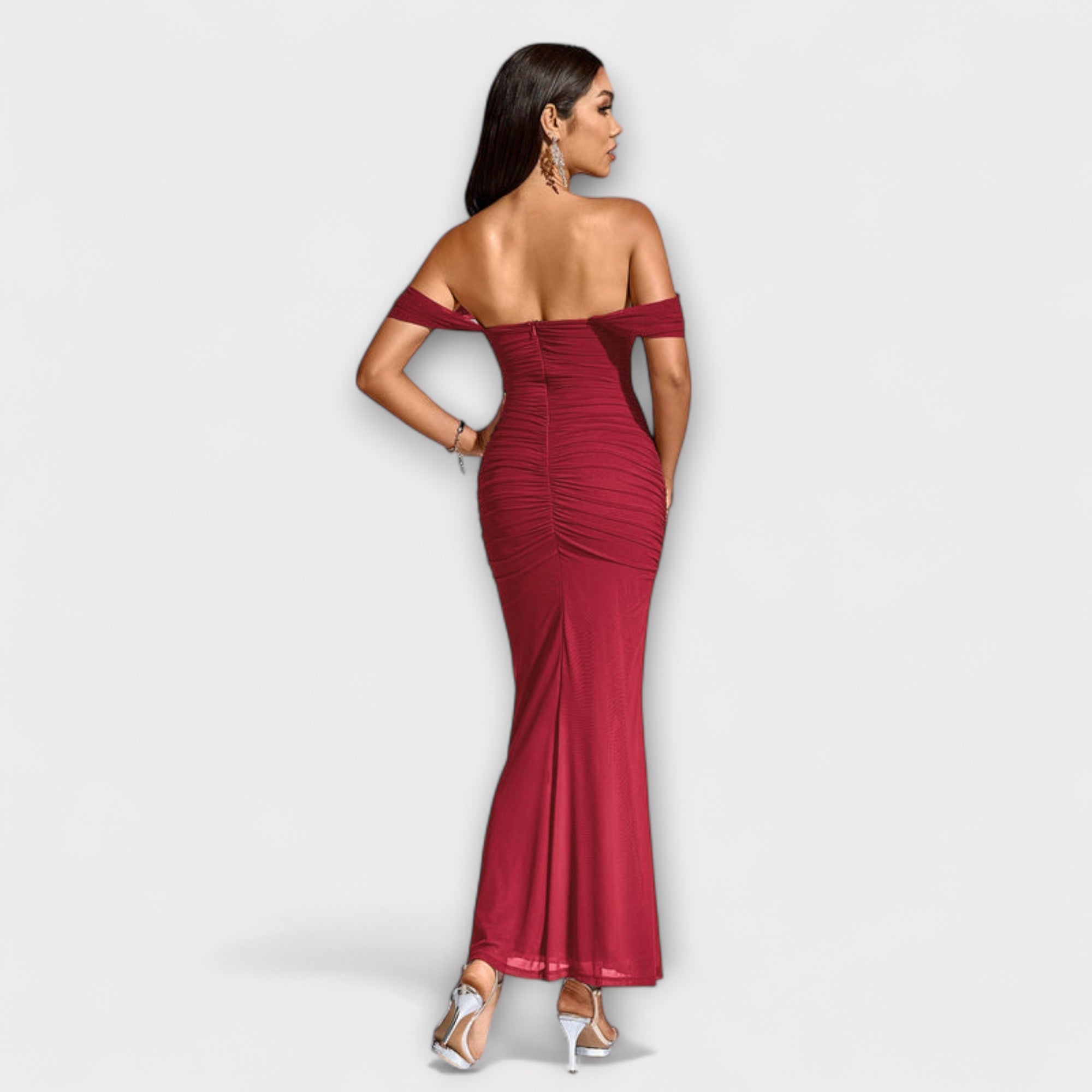 Ione - Off-Shoulder Ruching Bodycon Kjole