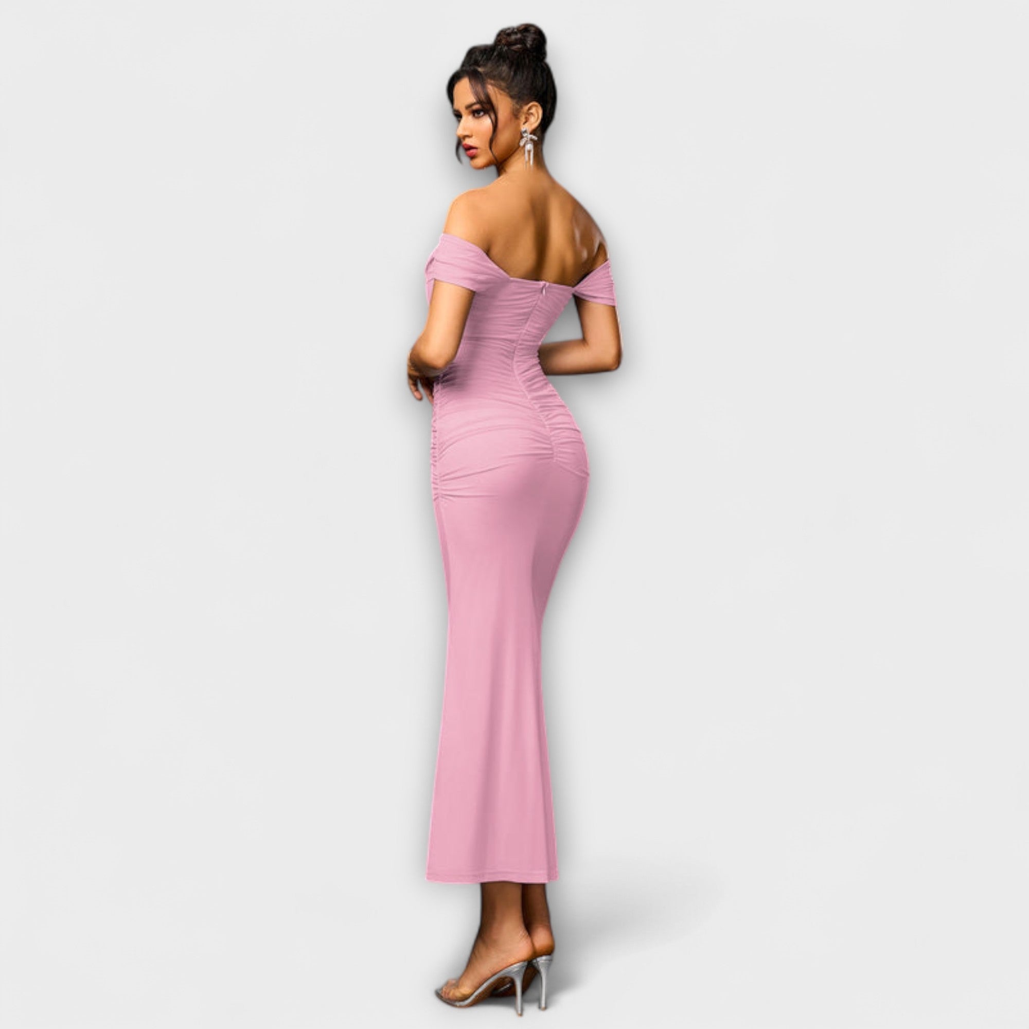 Ione - Off-Shoulder Ruching Bodycon Kjole