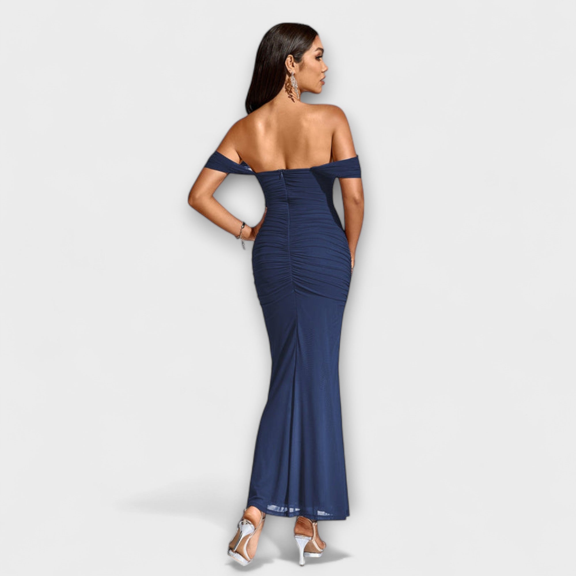 Ione - Off-Shoulder Ruching Bodycon Kjole