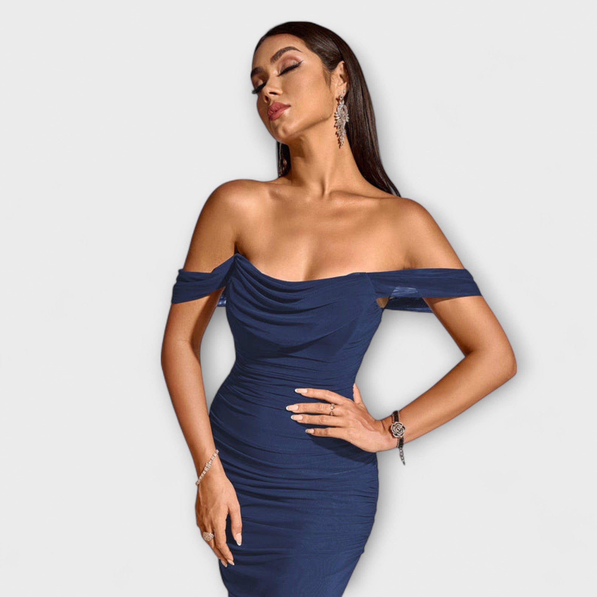 Ione - Off-Shoulder Ruching Bodycon Kjole