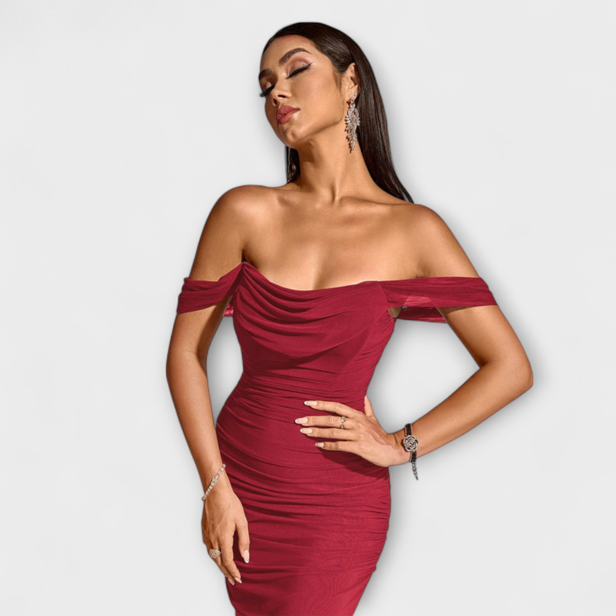 Ione - Off-Shoulder Ruching Bodycon Kjole