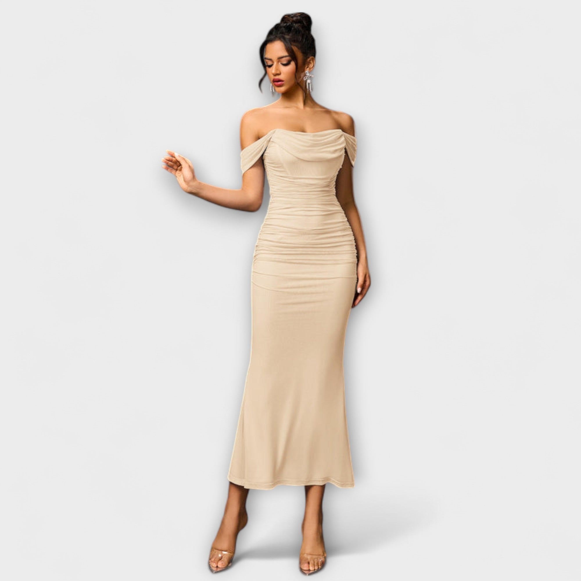 Ione - Off-Shoulder Ruching Bodycon Kjole