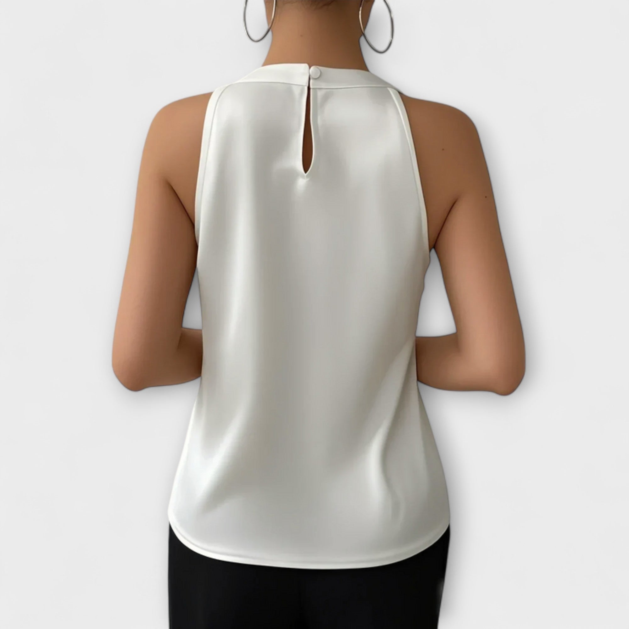 Skye - Chic Satin Bluse med Off-Shoulder Design