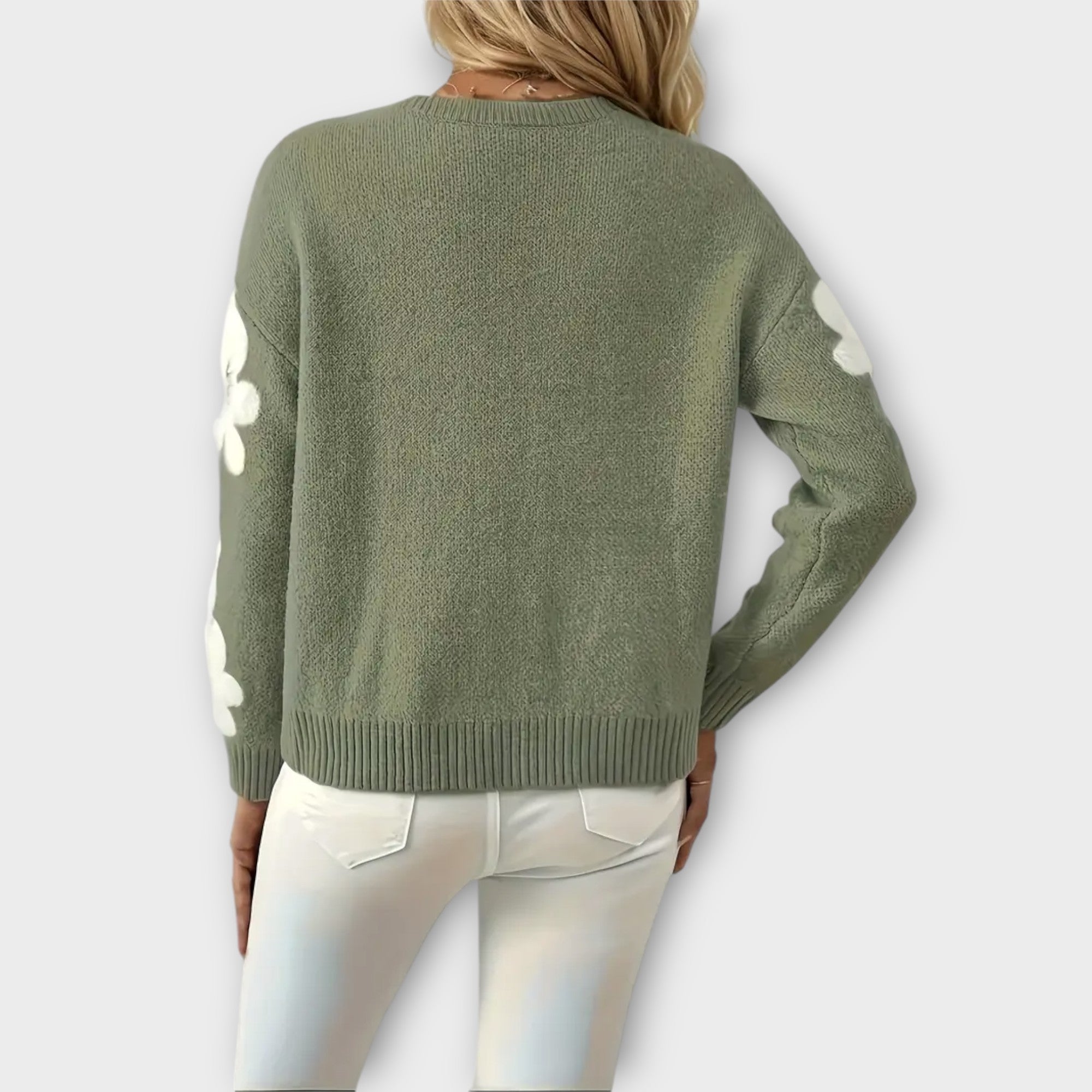 Silke - Blød Strikket Sweater med Blomsterdesign