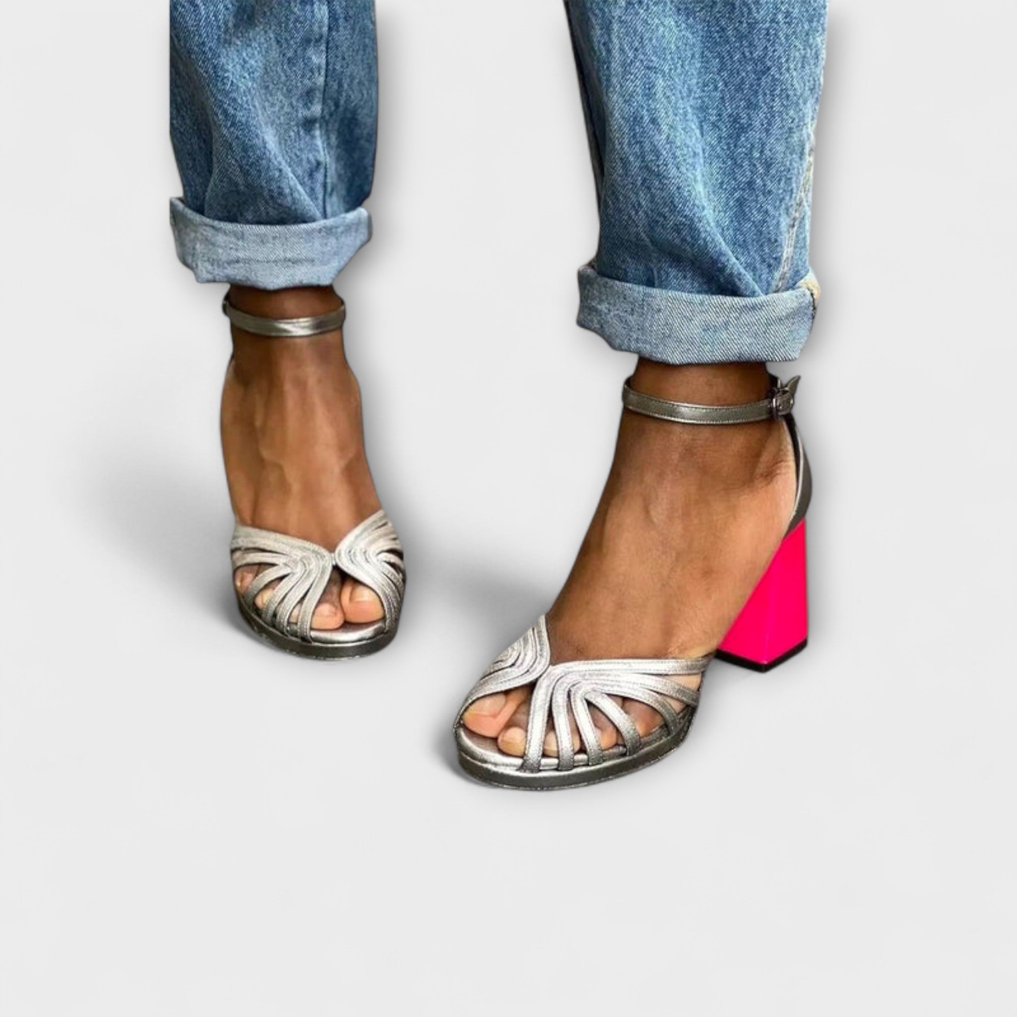 Naelle - Elegant Skinnende Sandaler