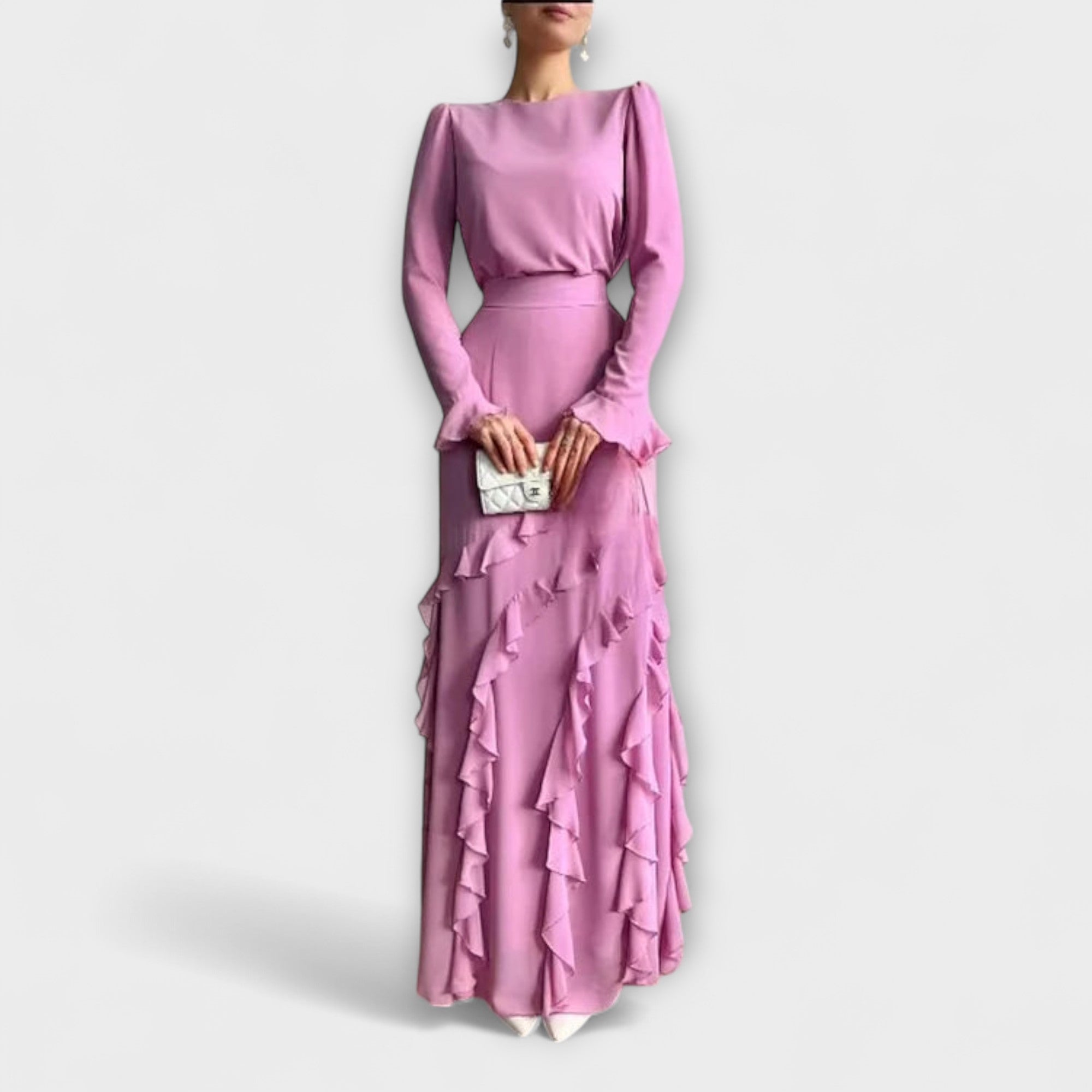 Fallon - Slim Fit Lang Kjole med Tredimensionelle Volanger