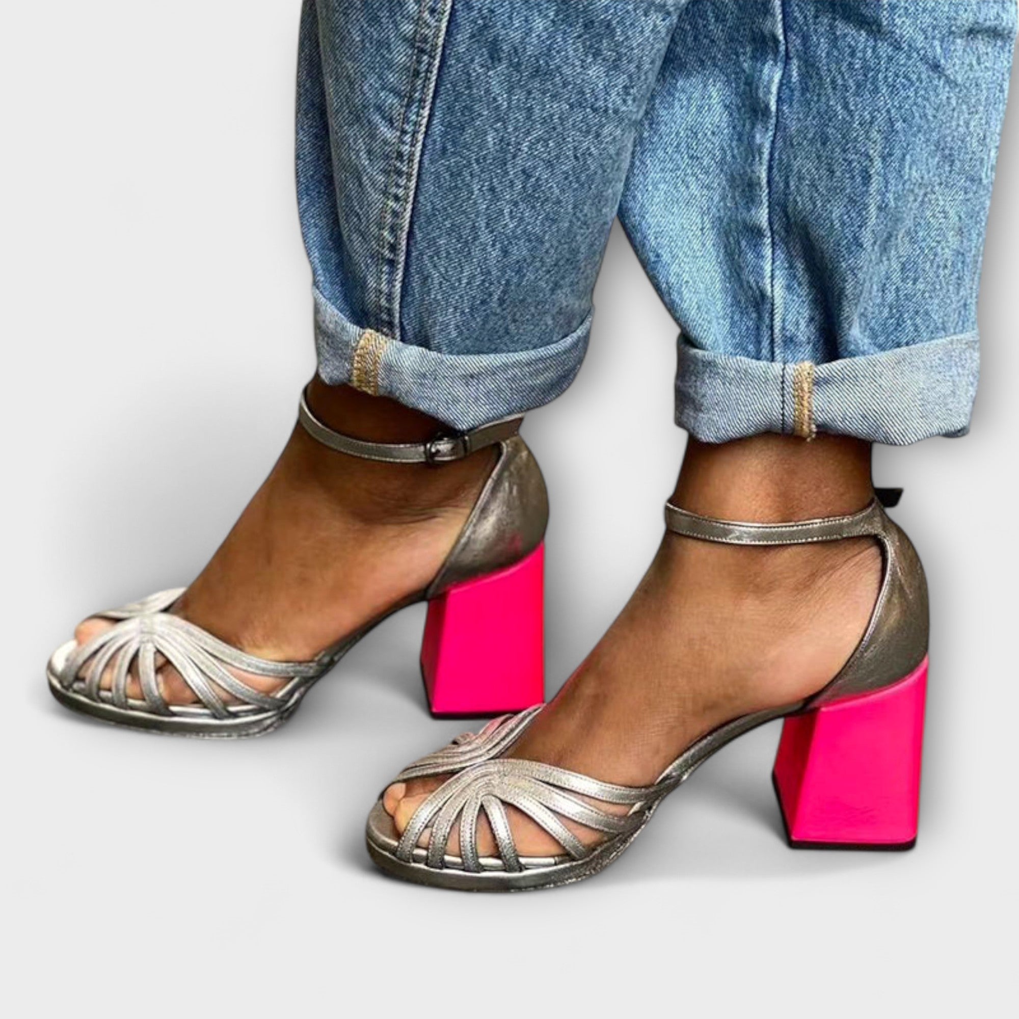Naelle - Elegant Skinnende Sandaler