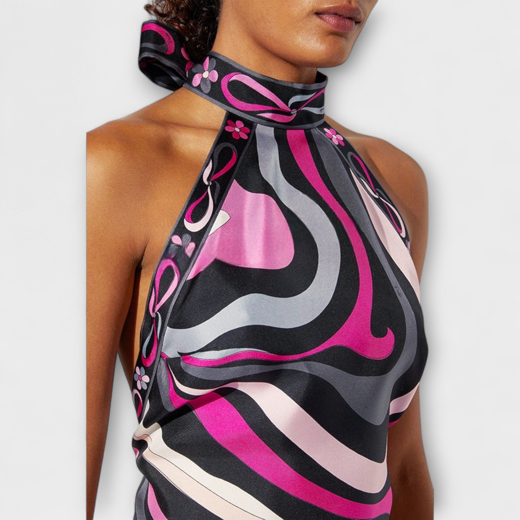 Everly - Sæt med Halter Top og Asymmetrisk Midi Nederdel