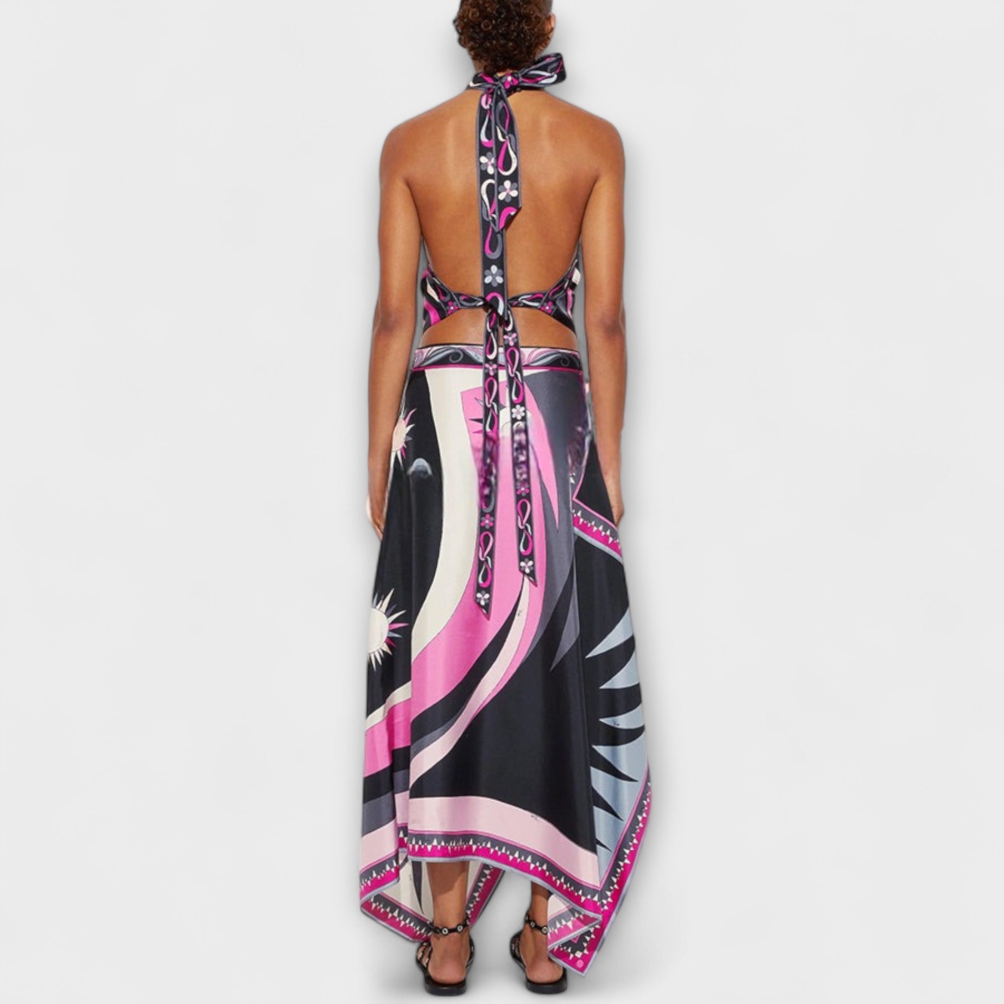 Everly - Sæt med Halter Top og Asymmetrisk Midi Nederdel