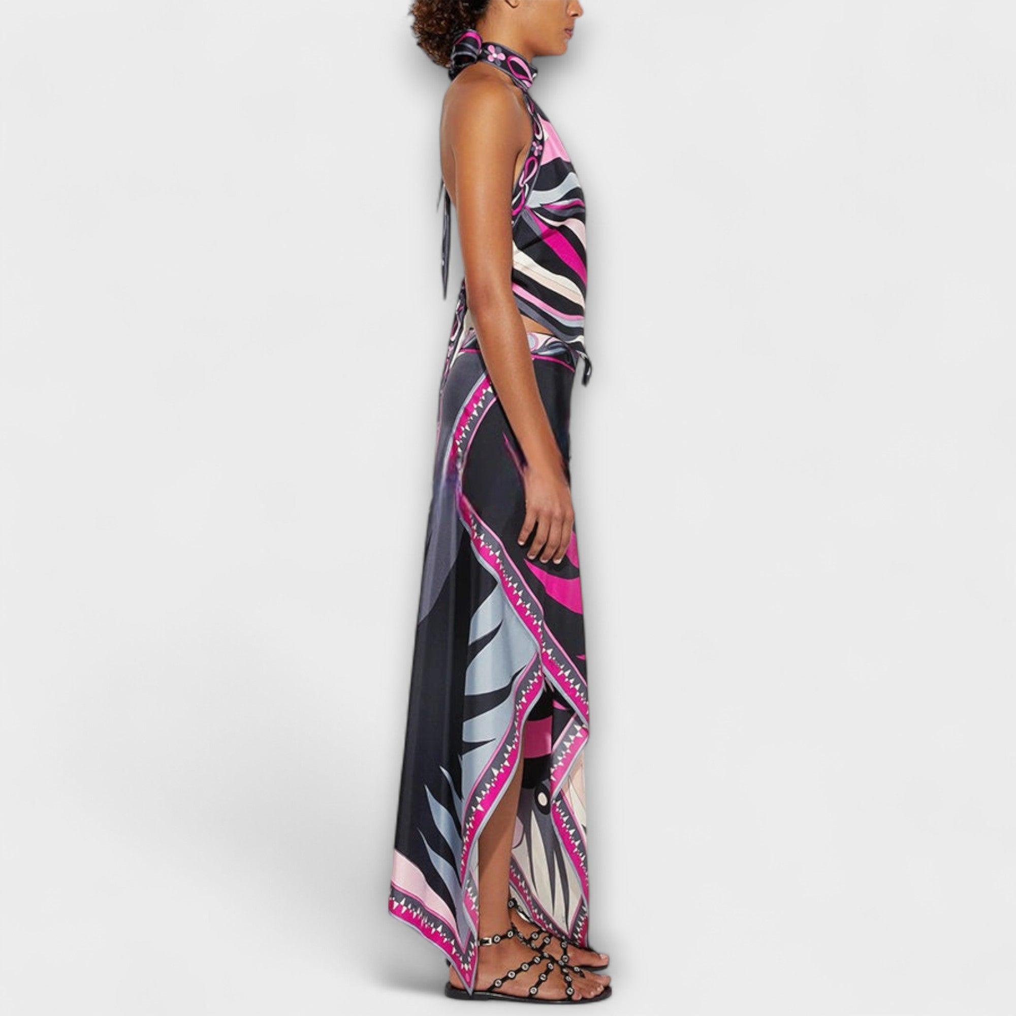 Everly - Sæt med Halter Top og Asymmetrisk Midi Nederdel