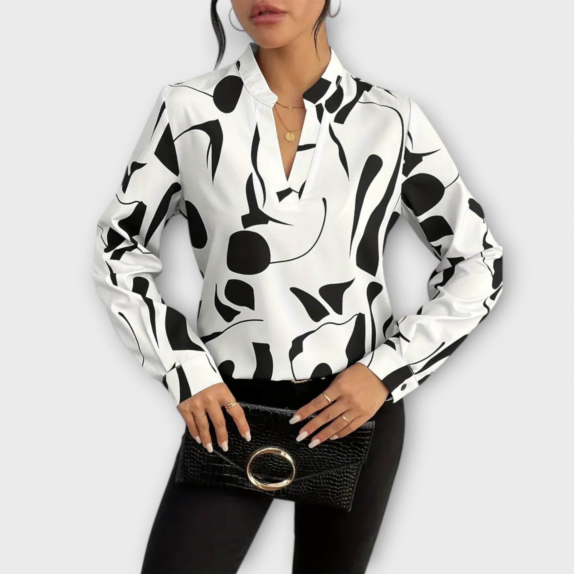 Elegant bluse med lange ærmer og spidse udskæring